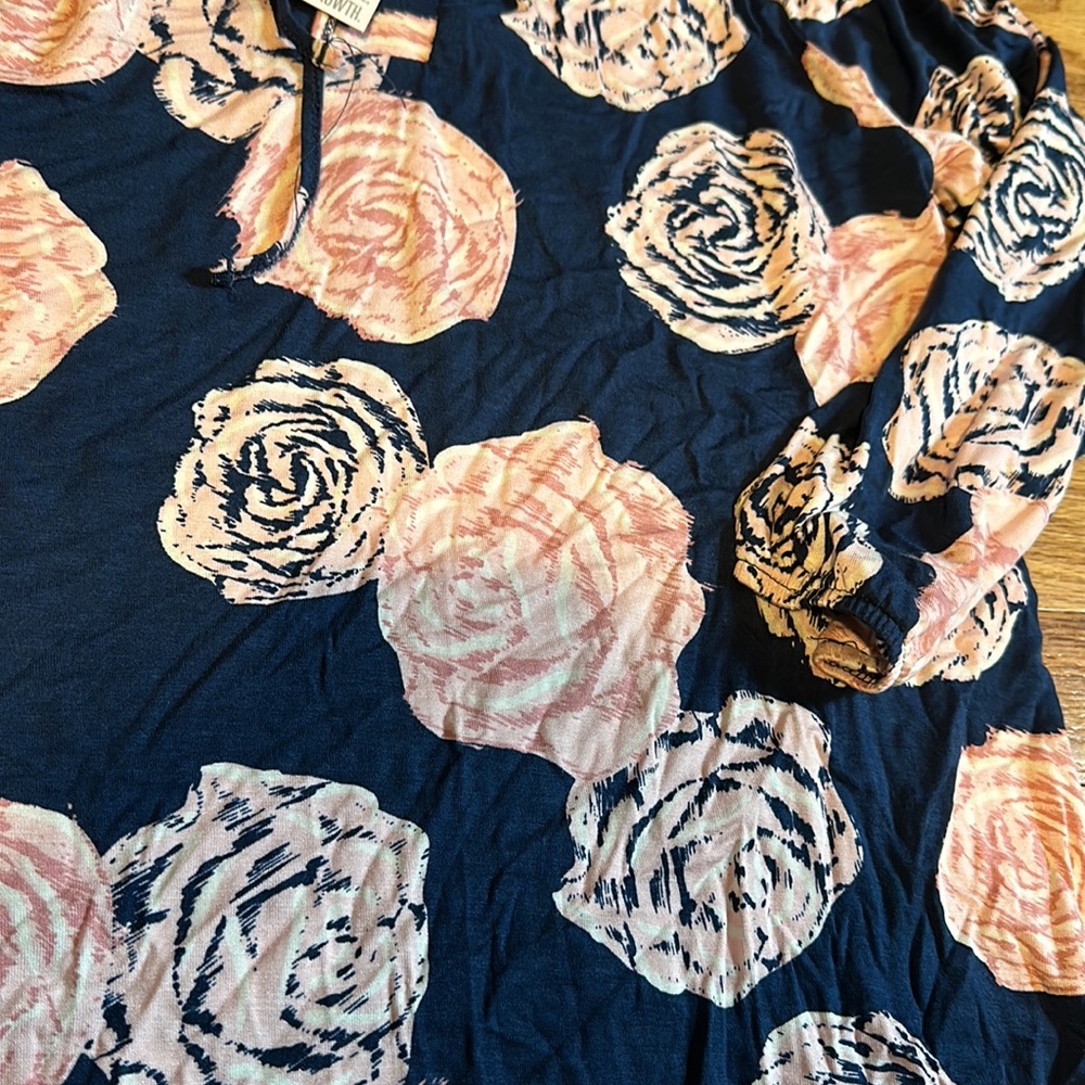LulaRoe Debra - Picture 2 of 6